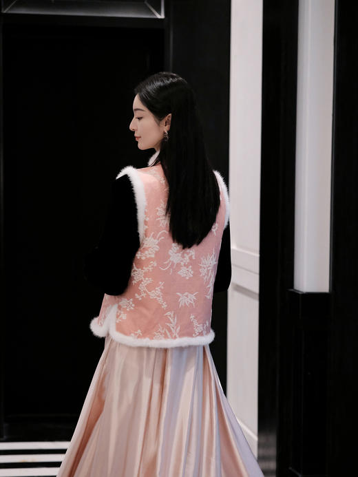 盛唐婧 | 轻奢新中式提花绒拼水貂马甲 商品图6