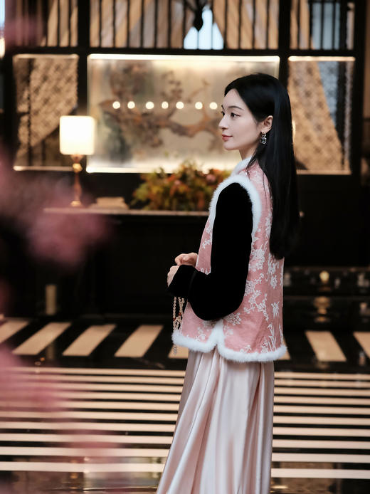 盛唐婧 | 轻奢新中式提花绒拼水貂马甲 商品图5