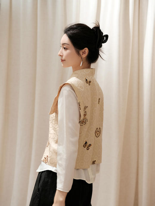 盛唐婧 | 丝毛手推绣马甲-白色 商品图1