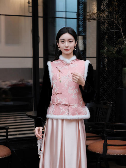 盛唐婧 | 轻奢新中式提花绒拼水貂马甲 商品图0