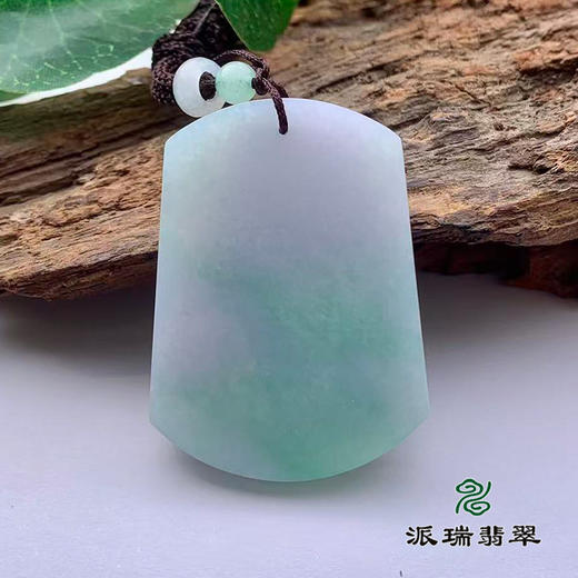 派瑞翡翠 翡翠挂件 糯冰 浅绿 商品图0