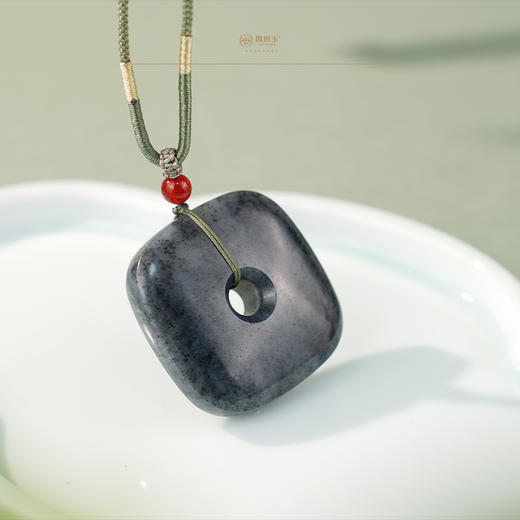 「暮云归岫」墨玉青花玉琮 商品图5