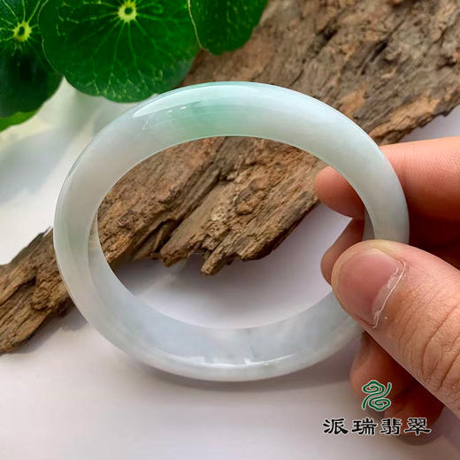 派瑞翡翠 翡翠手镯 糯种 浅绿 商品图2