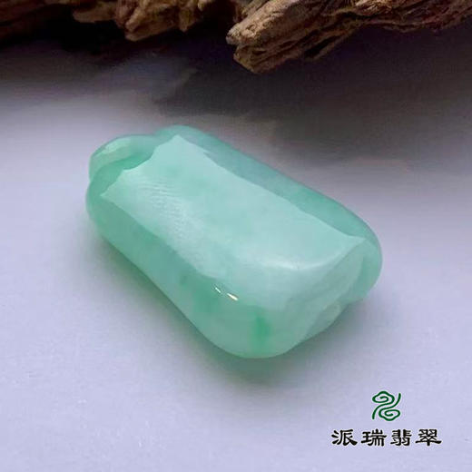 派瑞翡翠 翡翠挂件 糯冰 浅绿 商品图3