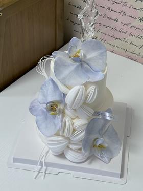 双层冰霜蝴蝶兰蛋糕