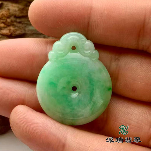 派瑞翡翠 翡翠挂件 糯冰 浅绿 商品图3