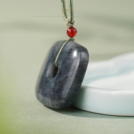 「暮云归岫」墨玉青花玉琮 商品图4