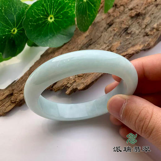 派瑞翡翠 翡翠手镯 糯种 浅绿 商品图2