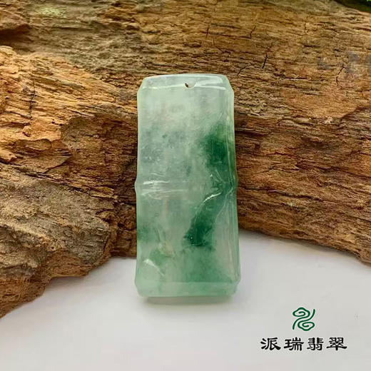 派瑞翡翠 翡翠挂件 糯冰 浅绿 商品图3