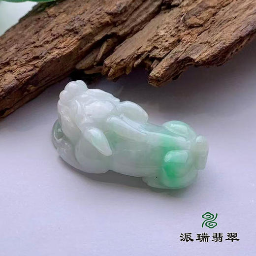 派瑞翡翠 翡翠挂件 糯种 浅绿 商品图3