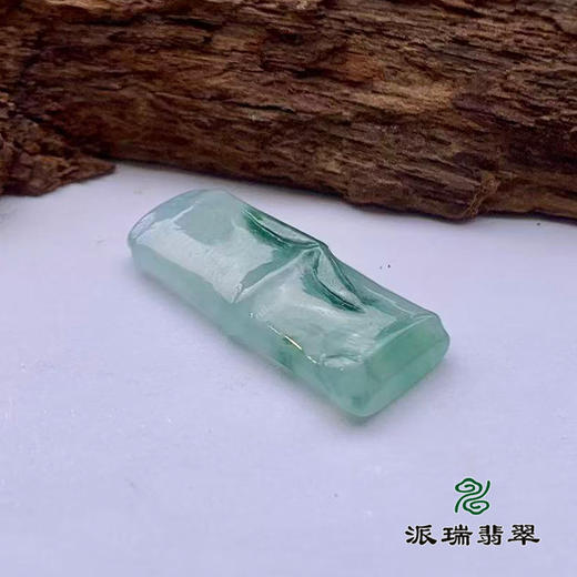 派瑞翡翠 翡翠挂件 糯冰 浅绿 商品图0