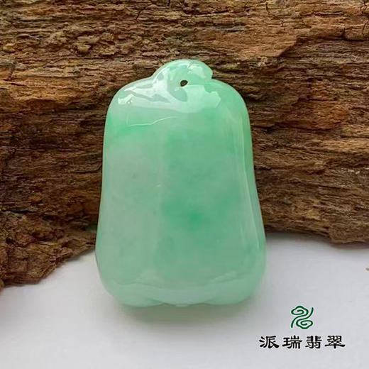 派瑞翡翠 翡翠挂件 糯冰 浅绿 商品图0