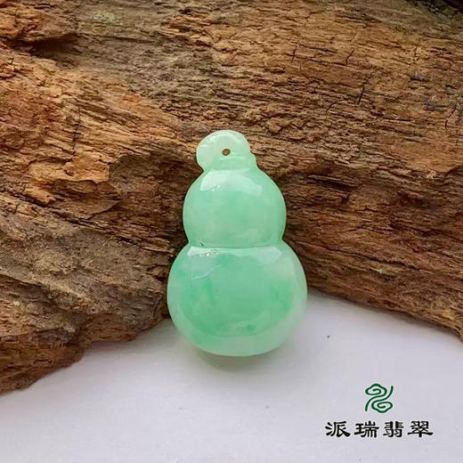 派瑞翡翠 翡翠挂件 糯种 浅绿 商品图0