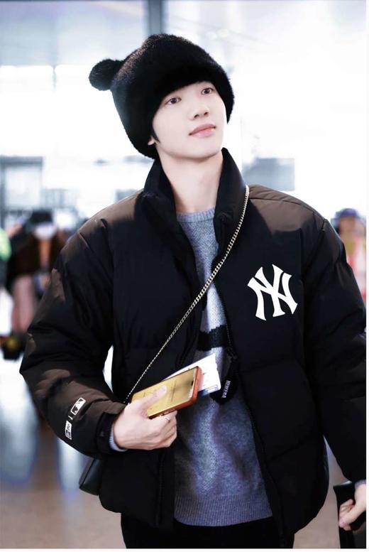 全网断货 New Era x MLB FW25 联名男女同款潮流 时尚羽绒服 商品图3