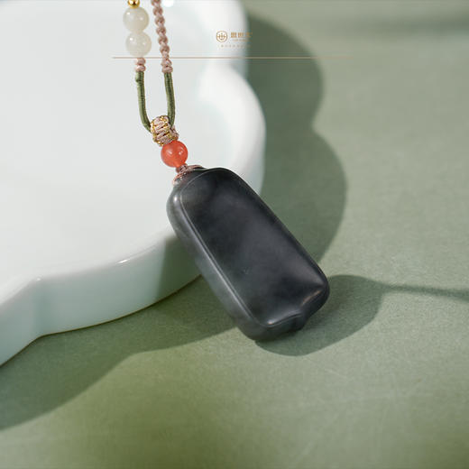 「云崖浮烟」墨玉青花无事牌 商品图1