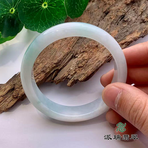 派瑞翡翠 翡翠手镯 糯种 浅绿 商品图3