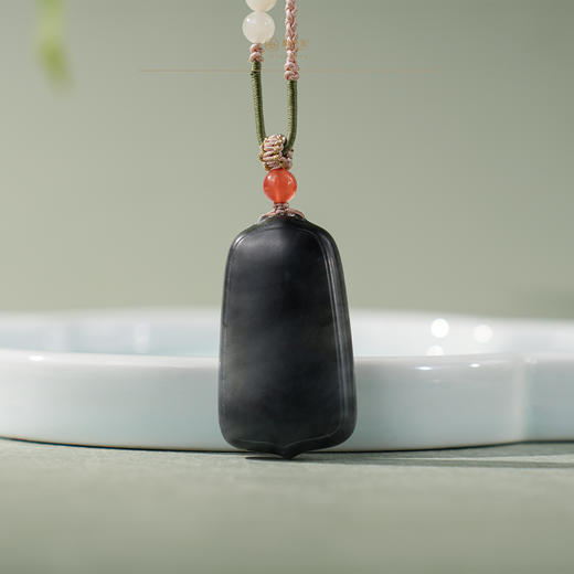 「云崖浮烟」墨玉青花无事牌 商品图0