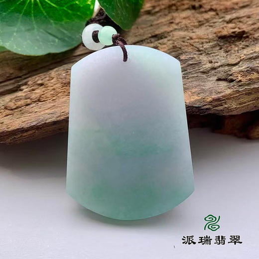 派瑞翡翠 翡翠挂件 糯冰 浅绿 商品图1