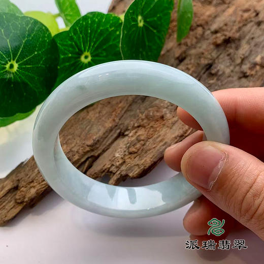 派瑞翡翠 翡翠手镯 糯种 浅绿 商品图3
