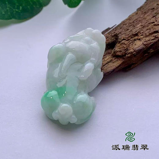 派瑞翡翠 翡翠挂件 糯种 浅绿 商品图1