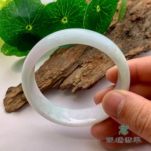 派瑞翡翠 翡翠手镯 糯种 浅绿 商品图3