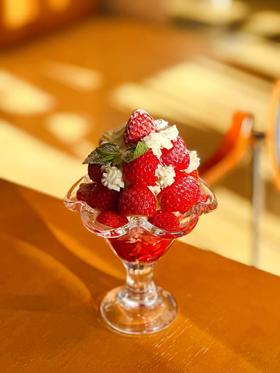 草莓芭菲杯