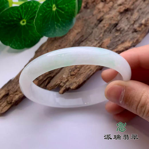 派瑞翡翠 翡翠手镯 糯种 浅绿 商品图2