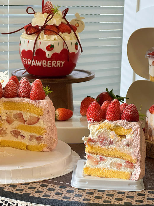 “招牌”黄天鹅草莓蒸蛋糕 商品图1