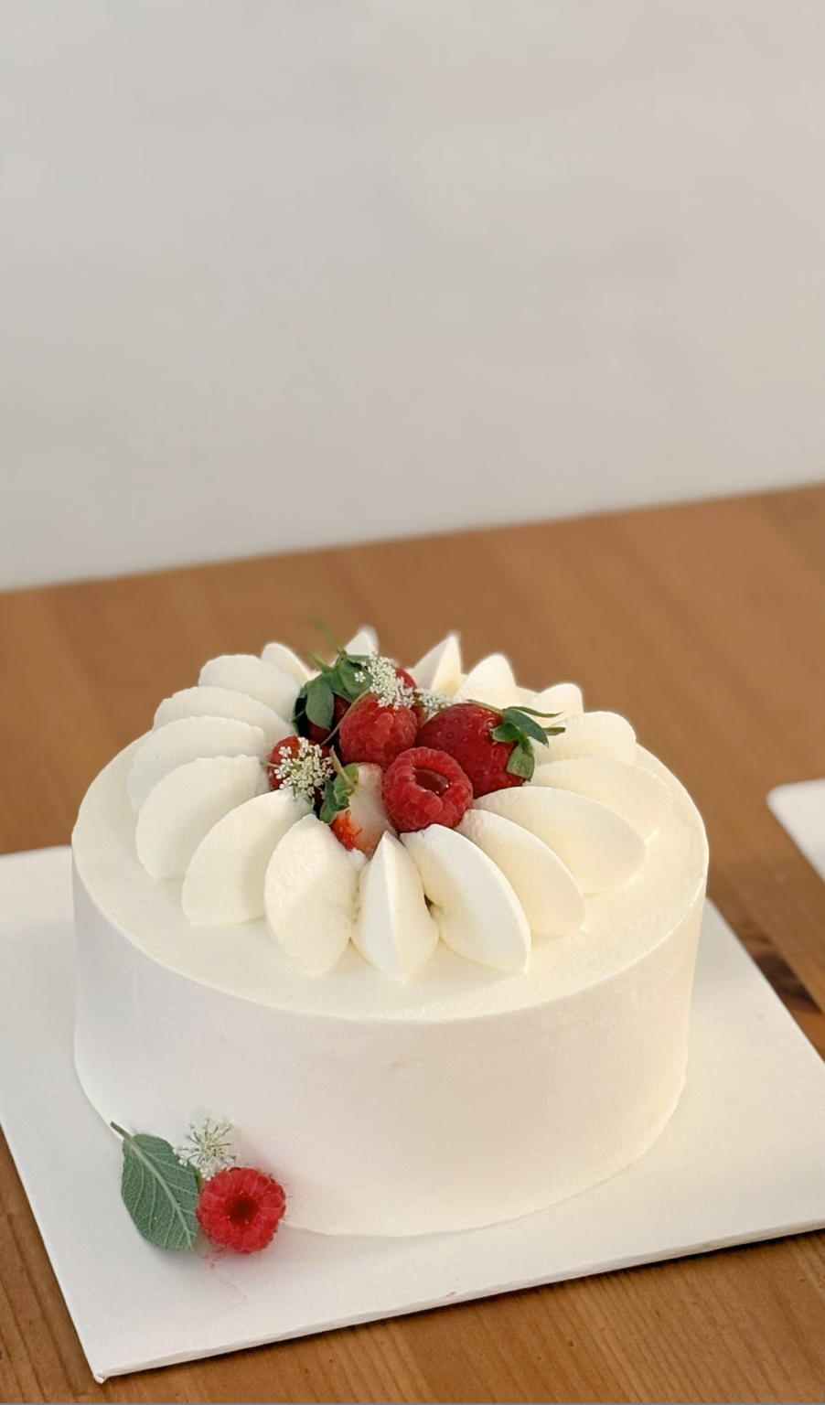 野草莓小花篮奶油蛋糕