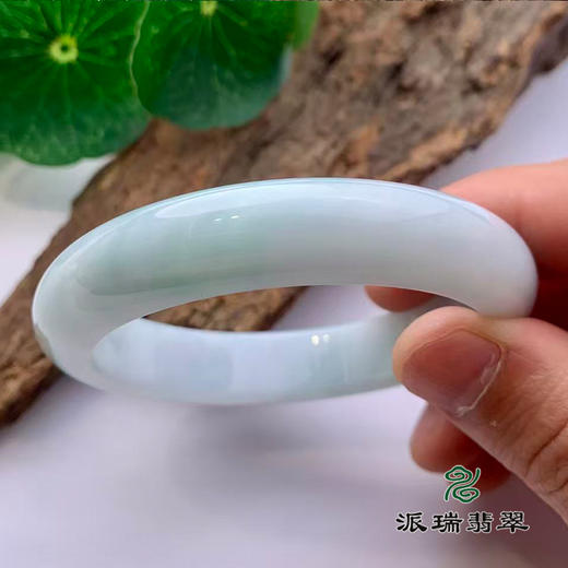 派瑞翡翠 翡翠手镯 糯种 浅绿 商品图2