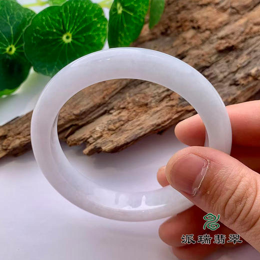 派瑞翡翠 翡翠手镯 糯种 浅绿 商品图3