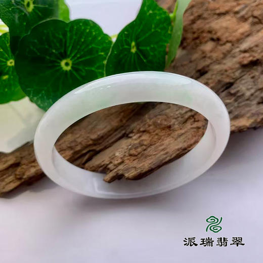 派瑞翡翠 翡翠手镯 糯种 浅绿 商品图0