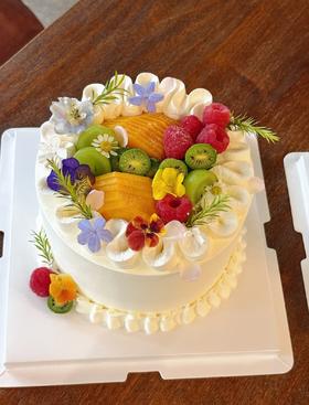 简约ins风水果蛋糕（花材水果装饰根据当天现有材料搭配）