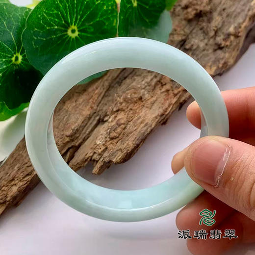 派瑞翡翠 翡翠手镯 糯种 浅绿 商品图3