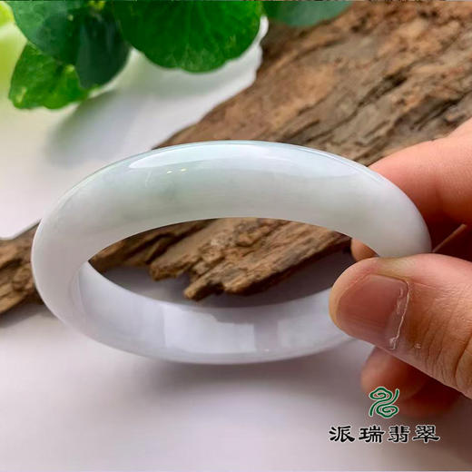 派瑞翡翠 翡翠手镯 糯种 浅绿 商品图2