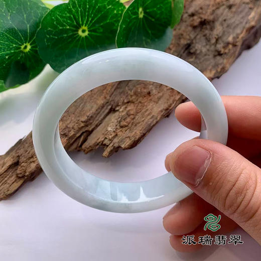 派瑞翡翠 翡翠手镯 糯种 浅绿 商品图3