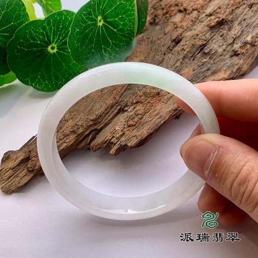 派瑞翡翠 翡翠手镯 糯种 浅绿 商品图3