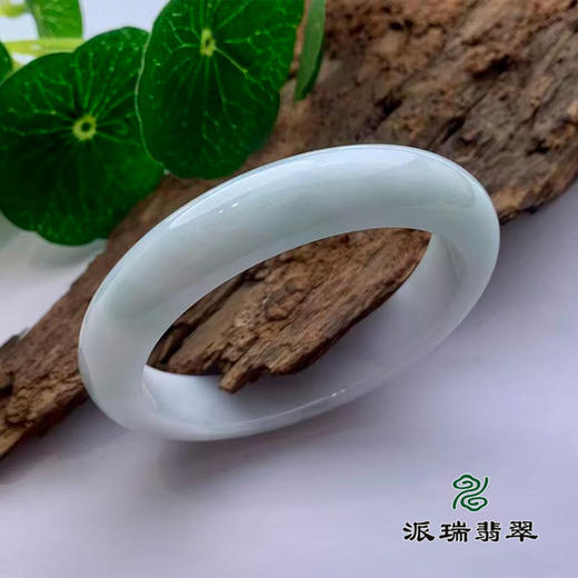 派瑞翡翠 翡翠手镯 糯种 浅绿 商品图0