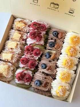 四拼煎蛋卷(焦糖烤奶皮|花漾莓莓|费列罗|超棘杏福)