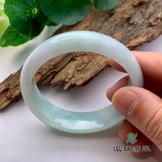 派瑞翡翠 翡翠手镯 糯种 浅绿 商品图3