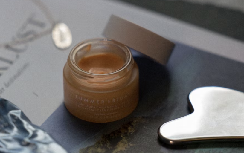 《2025年眼部护理市场洞察及新品趋势》：整体市场收缩了？