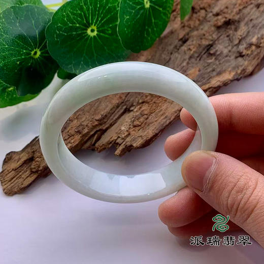 派瑞翡翠 翡翠手镯 糯种 浅绿 商品图3
