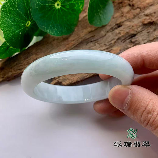 派瑞翡翠 翡翠手镯 糯种 浅绿 商品图3