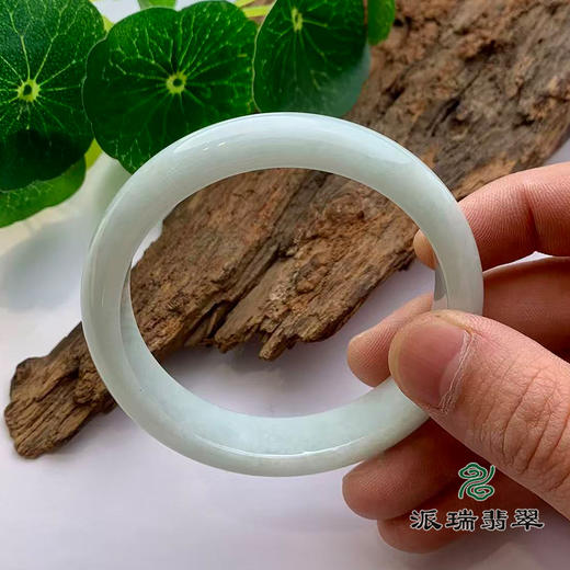 派瑞翡翠 翡翠手镯 糯种 浅绿 商品图1