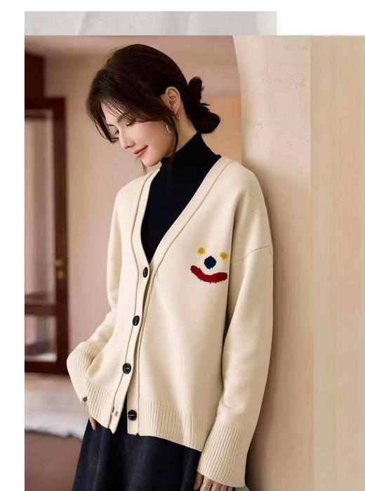 【韩系毛衣】宽松四粒扣笑脸宽松休闲针织毛衣开衫-喜出 商品图5