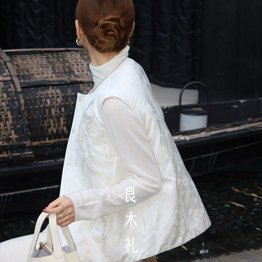 【不退不换】【部分现货】良木礼鹅绒国风马甲（D251101465） 商品图1