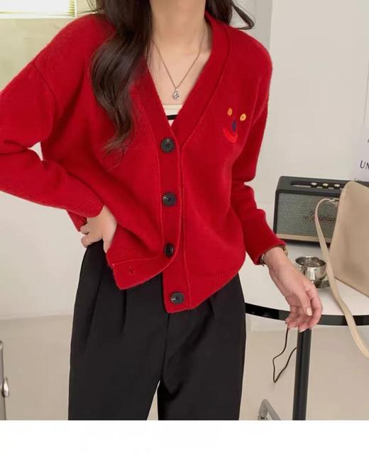 【韩系毛衣】宽松四粒扣笑脸宽松休闲针织毛衣开衫-喜出 商品图1