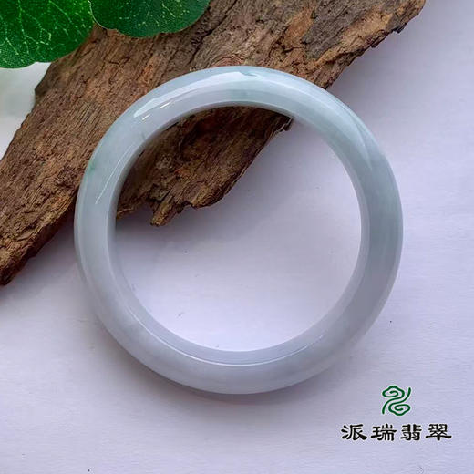 派瑞翡翠 翡翠手镯 糯种 浅绿 商品图2