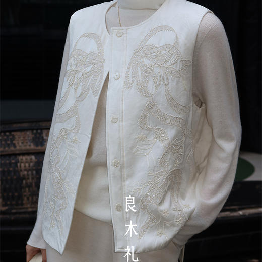 【不退不换】【部分现货】良木礼鹅绒国风马甲（D251101465） 商品图2