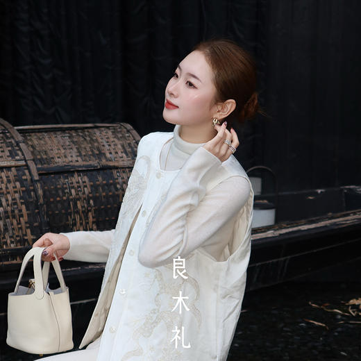 【不退不换】【部分现货】良木礼鹅绒国风马甲（D251101465） 商品图4